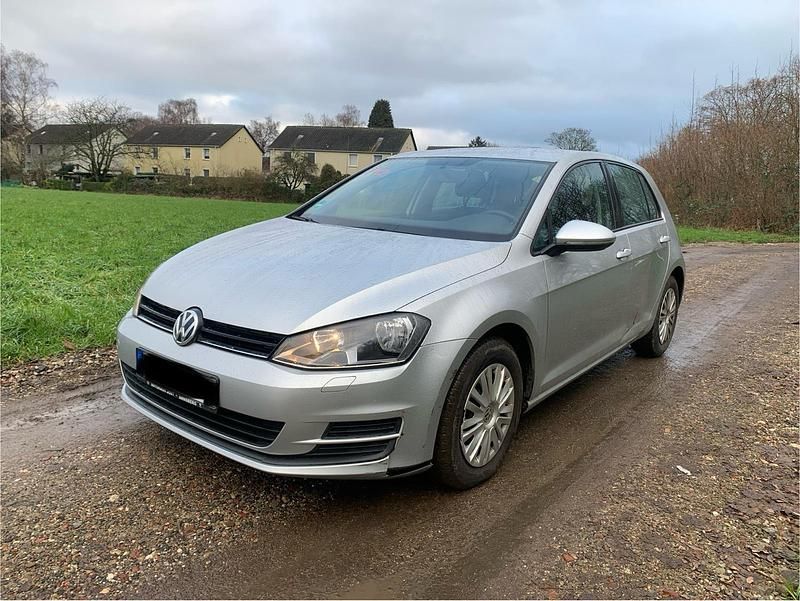 Silber Gebraucht 2015 VW Golf Limousine | 5.200 € (Superpreis) - Bild 1/4