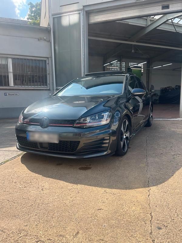 Grau Gebraucht 2015 VW Golf VII GTI Limousine | 12.000 € (Guter Preis) - Bild 1/4