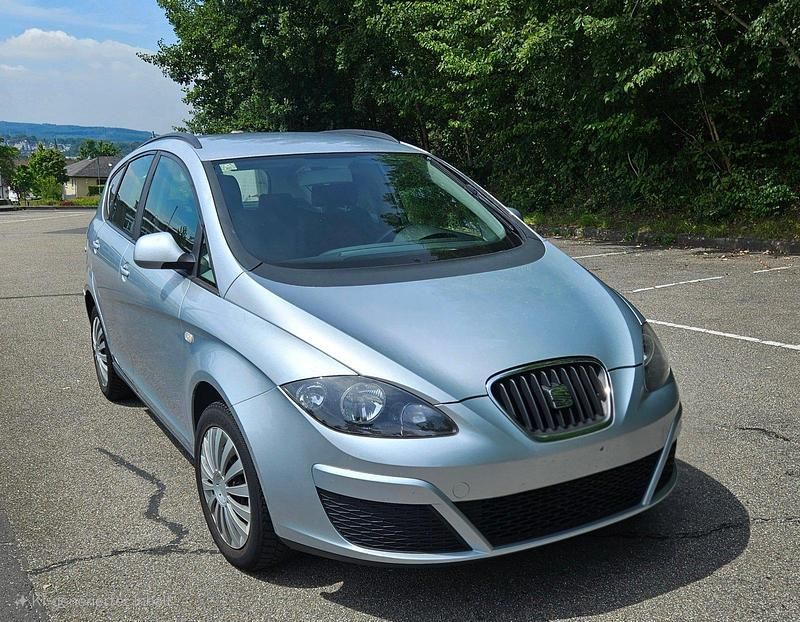Silber Gebraucht 2010 Seat Altea XL Style Van / Kleinbus | 2.950 € (Fairer Preis) - Bild 1/4