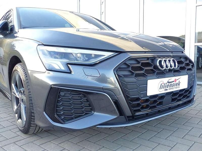 Usado Audi A3 S-Line 245 HP (180 kW) 2022 Cinzento Sedan