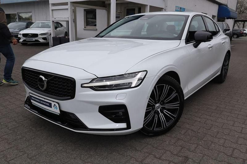 Crystal white pearl Gebraucht 2024 Volvo S60 Ultimate Limousine | 35.485 € (Superpreis) - Bild 1/3