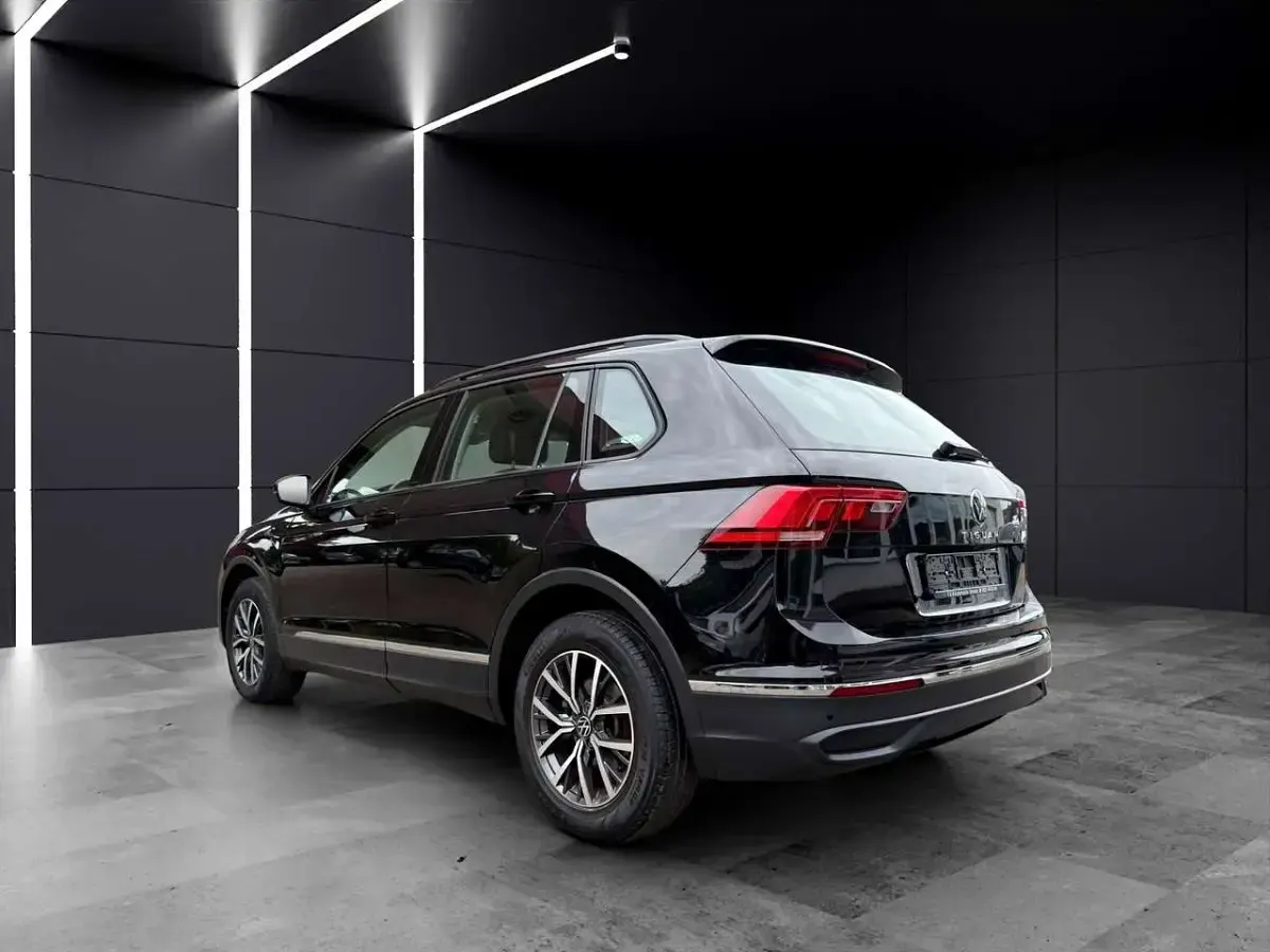 Gebraucht VW Tiguan Life 150 PS (110 kW) 2022 Schwarz SUV