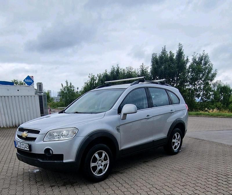 Silber Gebraucht 2009 Chevrolet Captiva SUV | 1.650 € (Superpreis) - Bild 1/4