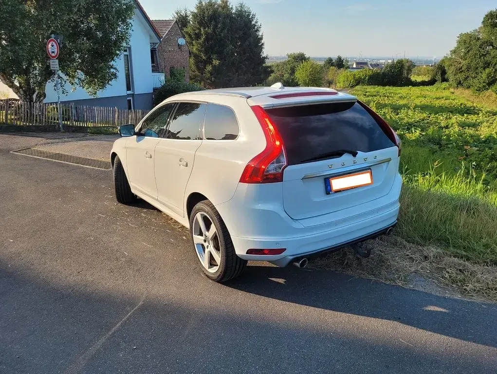 Gebraucht Volvo XC60 R-Design 230 PS (169 kW) 2014 Weiß SUV