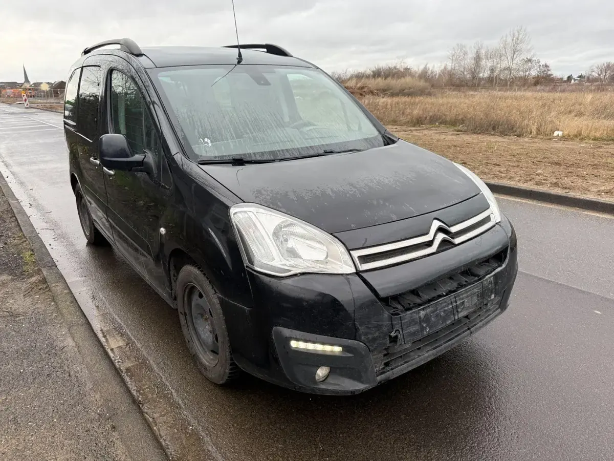 Gebraucht Citroën Berlingo SELECTION 99 PS (72 kW) 2016 Schwarz Van / Kleinbus