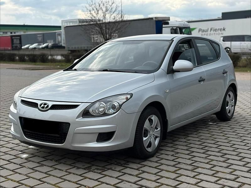 Gebraucht Hyundai i30 109 PS (80 kW) 2010 Grau Limousine
