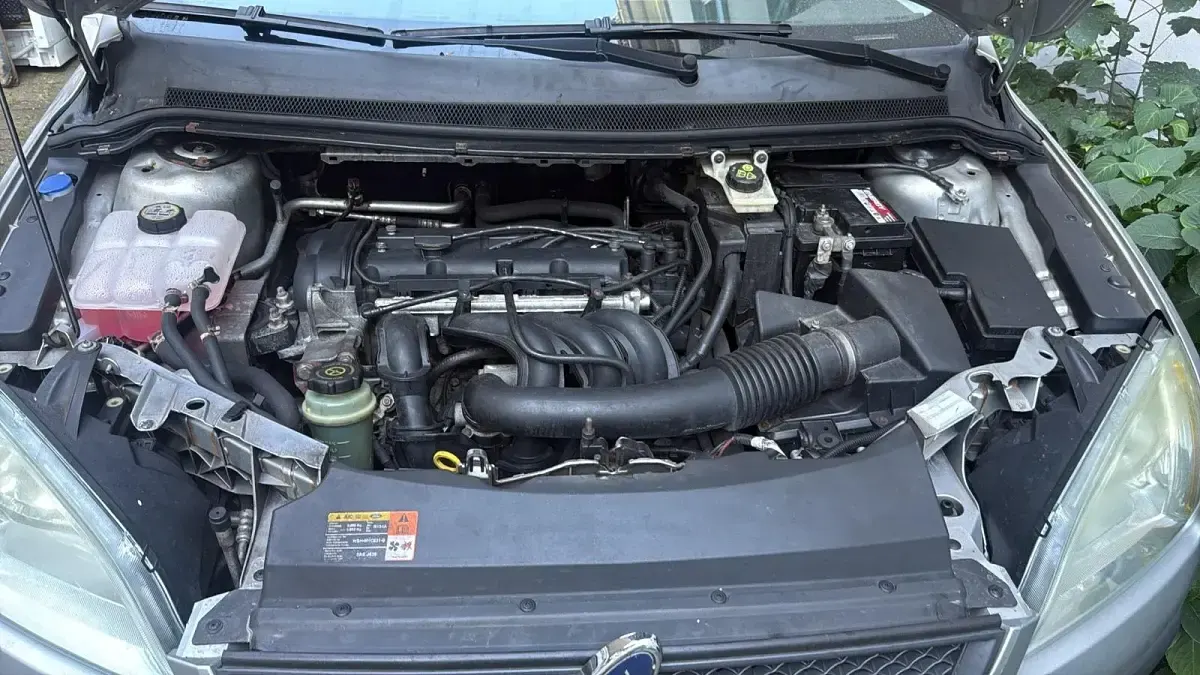 Gebraucht Ford Focus 100 PS (73 kW) 2005 Silber Kleinwagen