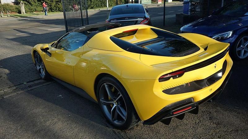 Neu Ferrari 296 829 PS (609 kW) 2026 Gelb Cabrio