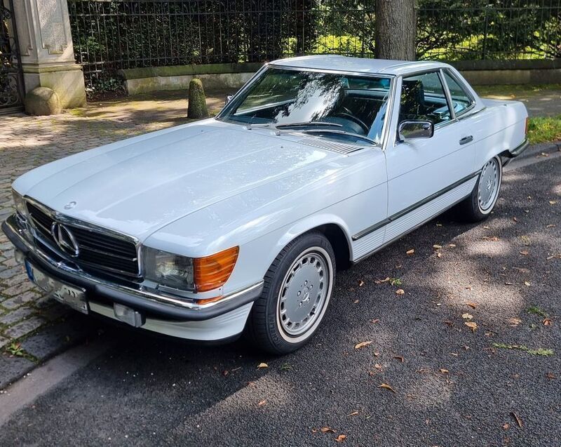 Weiß Gebraucht 1986 Mercedes SL420 Cabrio | 47.900 € - Bild 1/4