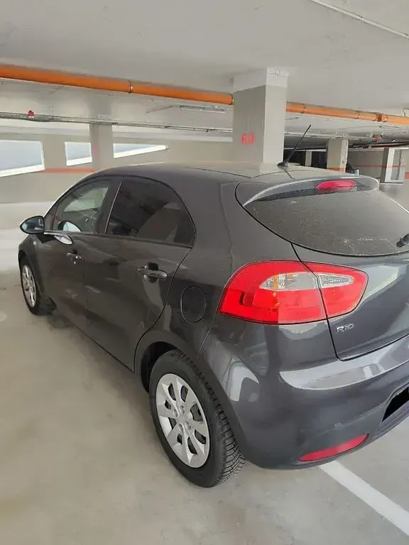 Gebraucht Kia Rio 75 PS (55 kW) 2014 Grau Limousine