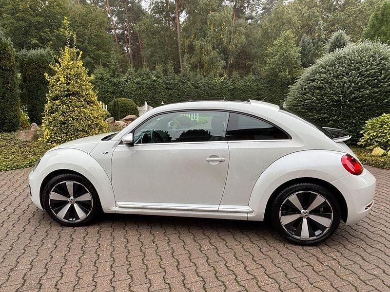 Weiß Gebraucht 2013 VW Beetle Sportline Limousine | 9.900 € (Etwas zu teuer) - Bild 1/4