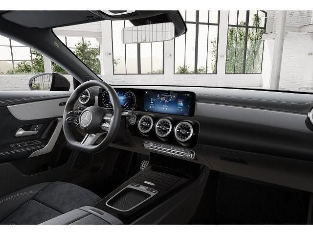 Gebraucht Mercedes CLA200 AMG line 163 PS (119 kW) 2025 Metalliclack kosmosschwarz Coupé
