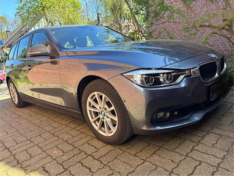 Grau Gebraucht 2017 BMW 320 Kombi | 16.000 € (Fairer Preis) - Bild 1/4