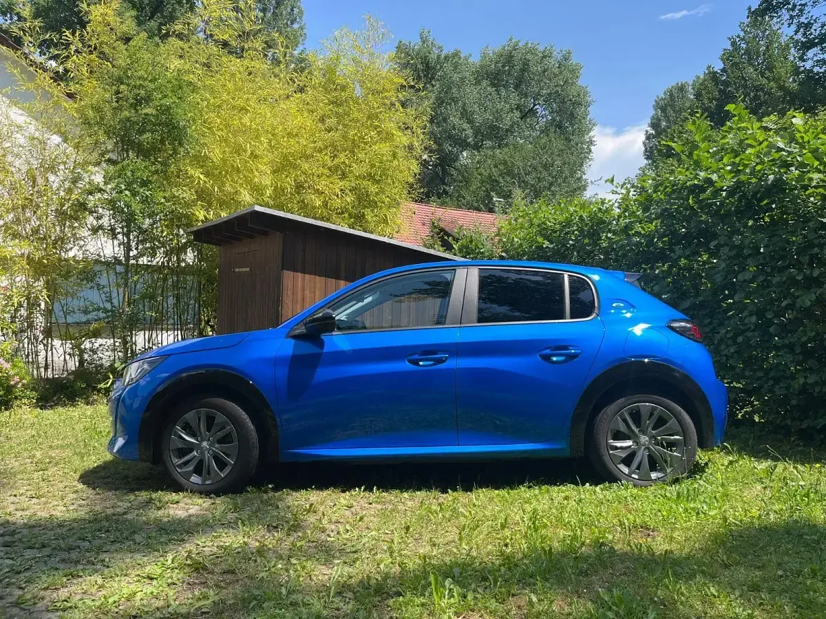 Gebraucht Peugeot e-208 Active 100 kW (136 PS) 2022 Blau Kleinwagen