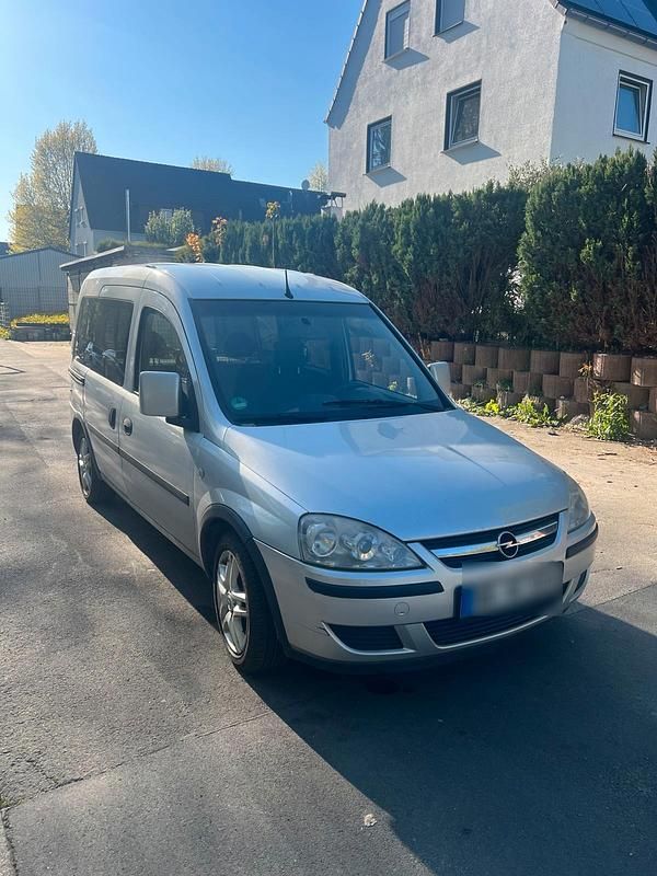Second-hand Opel Combo 101 CP (74 kW) 2010 Argintiu Monovolum