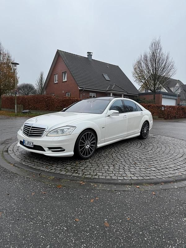 Weiß Gebraucht 2010 Mercedes S350L AMG Limousine | 15.500 € - Bild 1/4