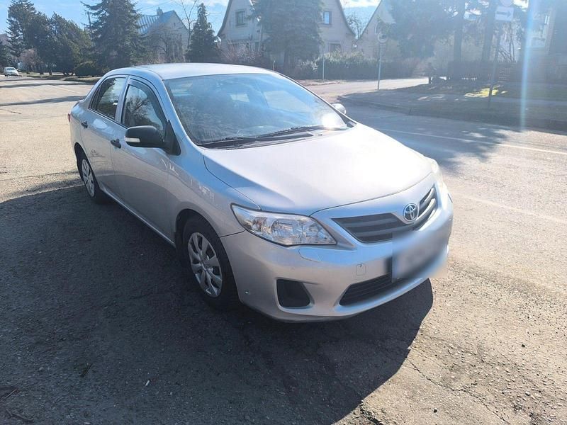 Gebraucht Toyota Corolla 132 PS (97 kW) 2011 Silber Limousine