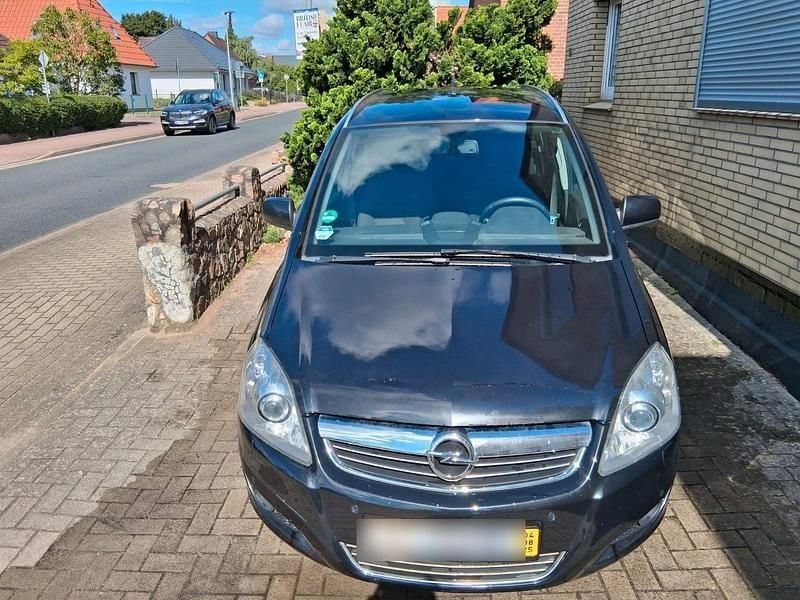 Schwarz Gebraucht 2013 Opel Zafira Family Van / Kleinbus | 5.555 € (Guter Preis) - Bild 1/4