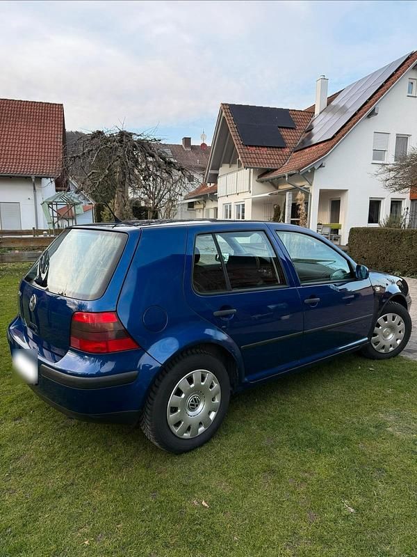 Gebraucht VW Golf IV 75 PS (55 kW) 2001 Blau Kleinwagen