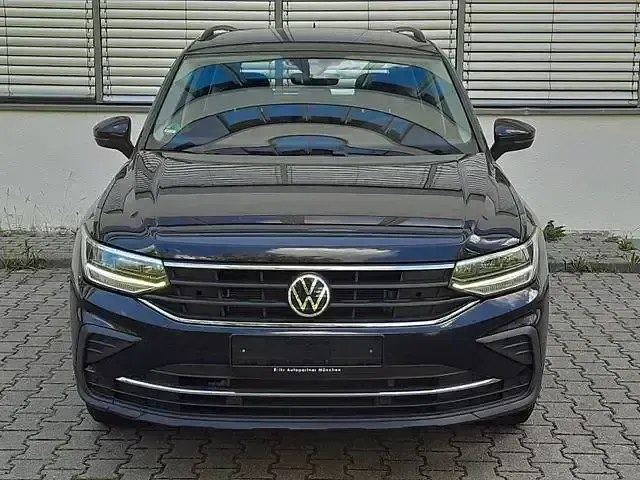 Gebraucht VW Tiguan Life 150 PS (110 kW) 2021 Schwarz SUV