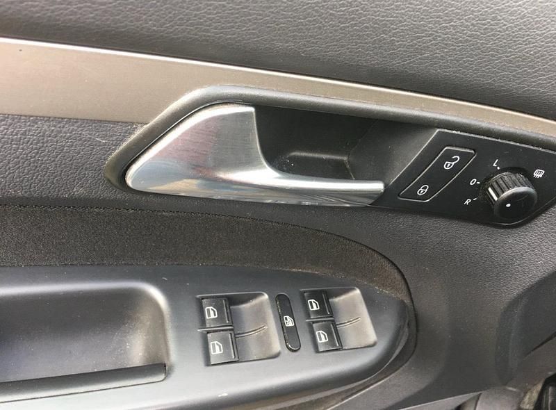 Gebraucht VW Touran 105 PS (77 kW) 2009 Schwarz Van / Kleinbus