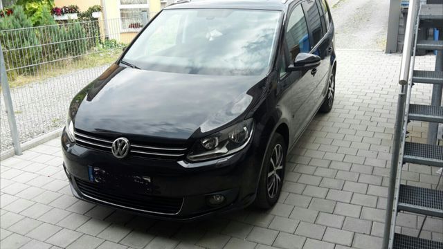 Gebraucht VW Touran Style 140 PS (102 kW) 2012 Schwarz metallic Van / Kleinbus