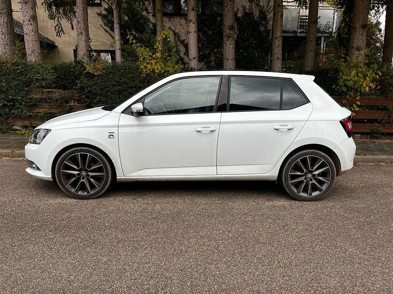 Weiß Gebraucht 2017 Skoda 110 R Style Limousine | 11.990 € (Superpreis) - Bild 1/4