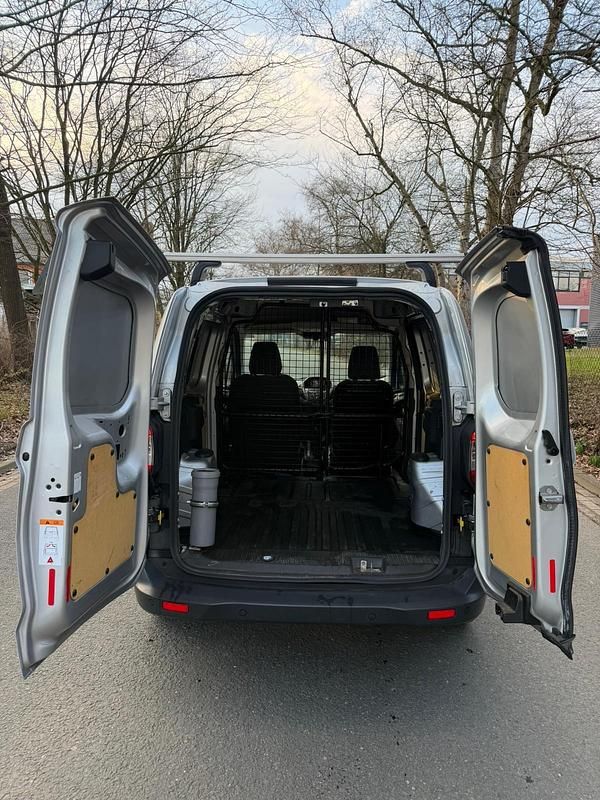 Gebraucht Ford Transit 101 PS (74 kW) 2018 Silber Van / Kleinbus