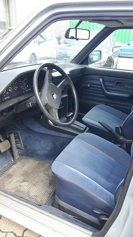 Gebraucht BMW 525 Basis 129 PS (94 kW) 1983 Blau Limousine