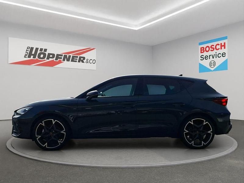 Neu Cupra Leon 150 PS (110 kW) 2025 Blau Limousine