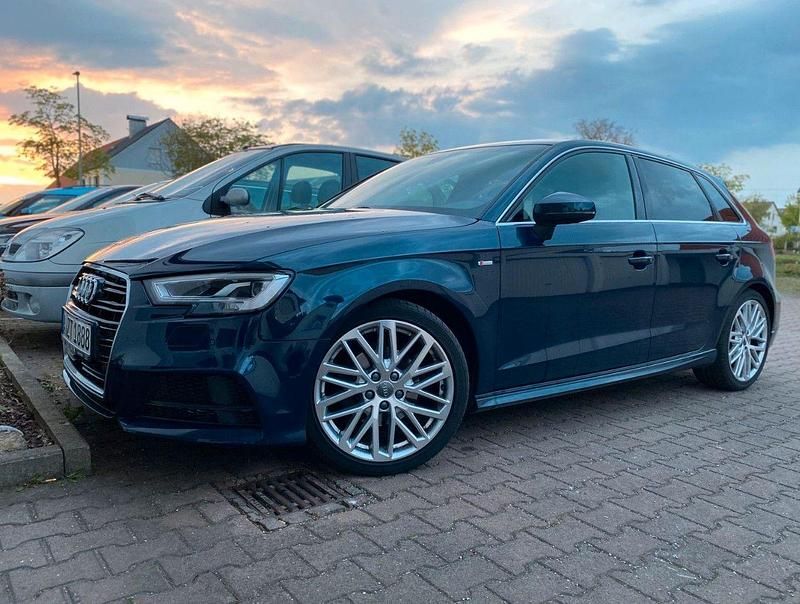 Blau Gebraucht 2017 Audi A3 S-Line Kleinwagen | 13.900 € (Superpreis) - Bild 1/4