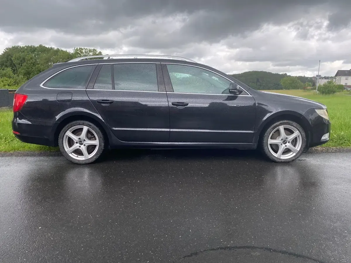 Gebraucht Skoda Superb Comfort 170 PS (125 kW) 2010 Schwarz Kombi