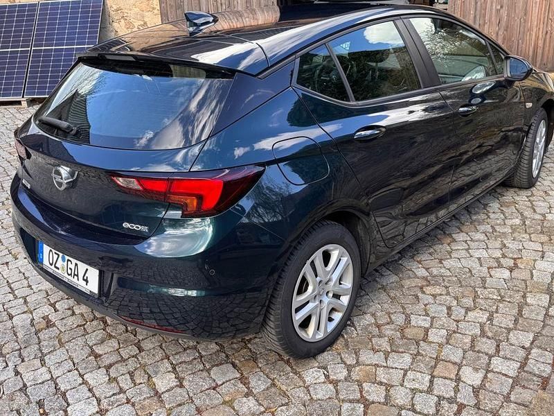 Usata Opel Astra 105 CV (77 kW) 2017 Verde Berlina