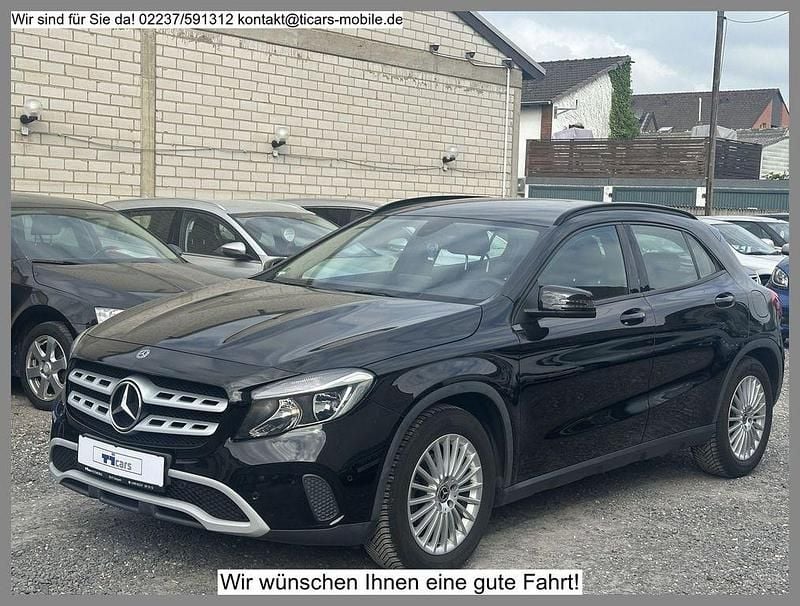 Nachtschwarz unila Gebraucht 2018 Mercedes GLA180 SUV | 17.950 € (Fairer Preis) - Bild 1/4