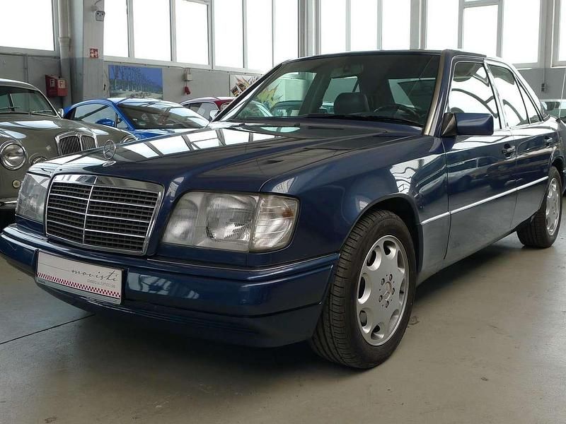 Gebraucht Mercedes E420 279 PS (205 kW) 1993 Nautikblau Limousine
