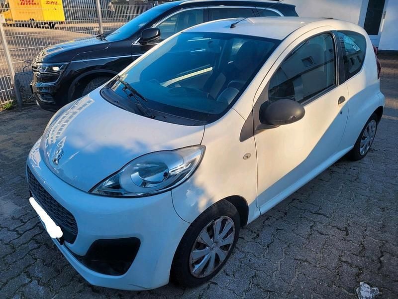 Gebraucht Peugeot 107 68 PS (50 kW) 2014 Weiß Kleinwagen