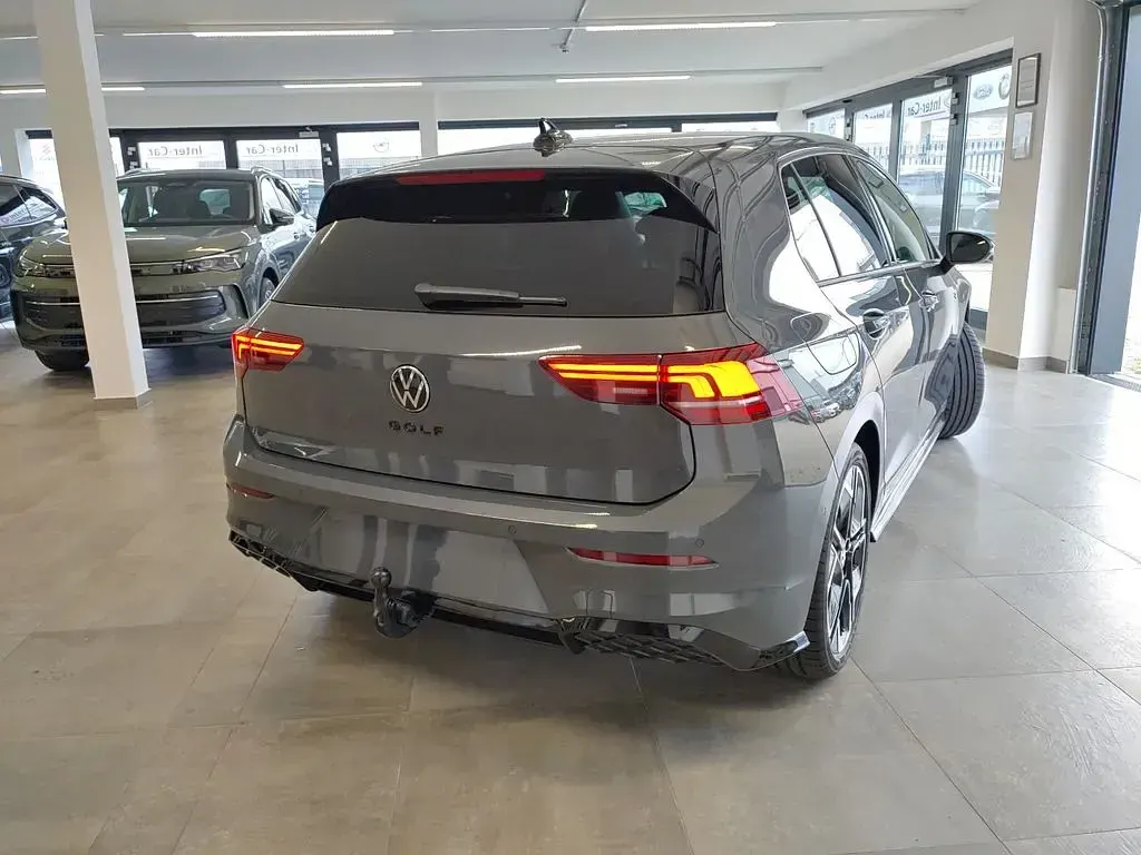 Neu VW Golf VIII R-line 150 PS (110 kW) 2026 Delfingraumetallic Limousine