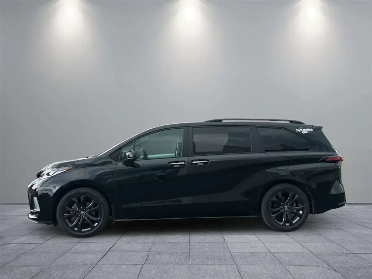 Gebraucht Toyota Sienna 245 PS (180 kW) 2026 Midnight black Van / Kleinbus