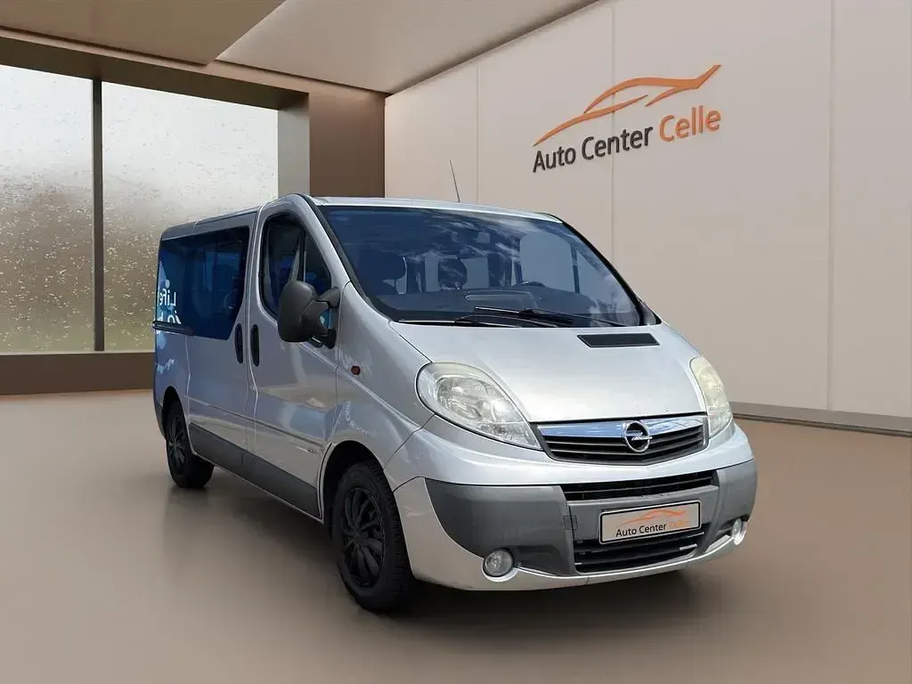 Gebraucht Opel Vivaro 114 PS (83 kW) 2009 Silber Van / Kleinbus