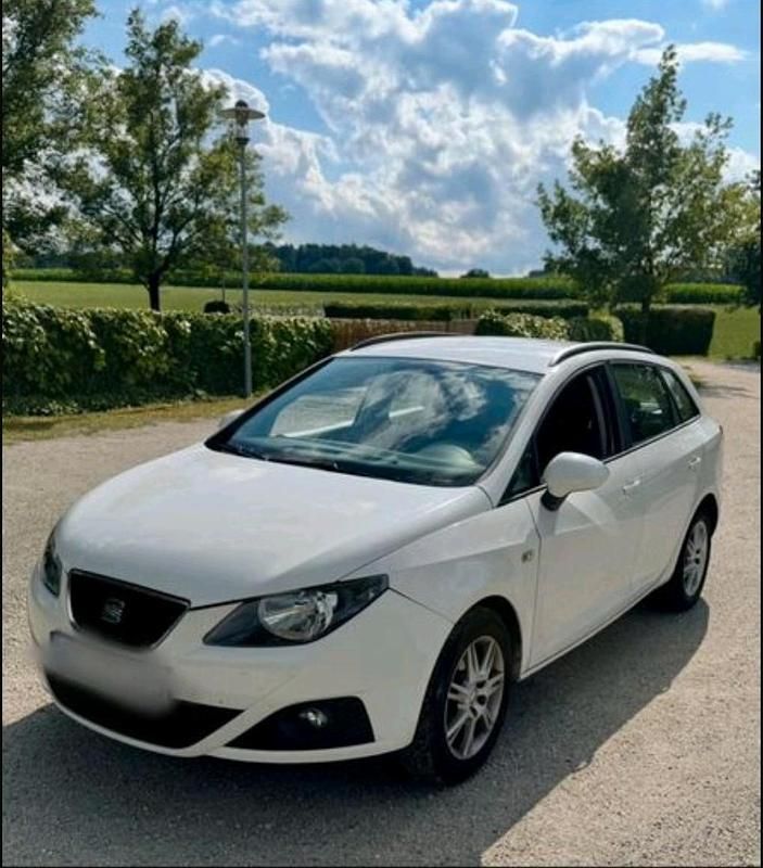 Weiß Gebraucht 2011 Seat Ibiza Limousine | 5.400 € (Fairer Preis) - Bild 1/4