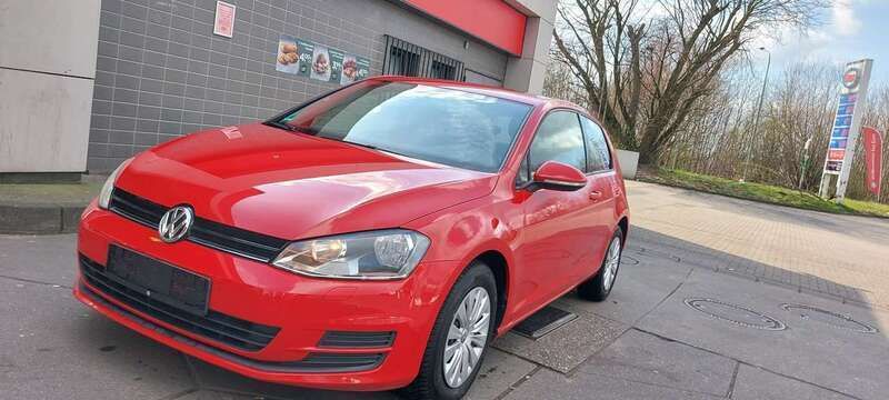 Tornadorot Gebraucht 2013 VW Golf VII Trendline Kleinwagen | 5.550 € (Superpreis) - Bild 1/4