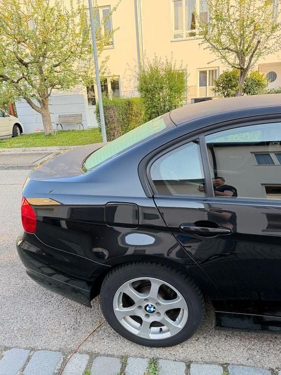 Second-hand BMW 320 170 CP (125 kW) 2009 Negru Berlinǎ