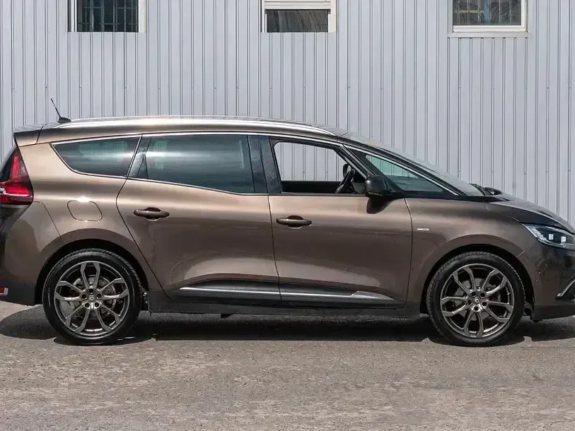 Gebraucht Renault Scénic III Bose Edition 132 PS (97 kW) 2017 Braun Van / Kleinbus