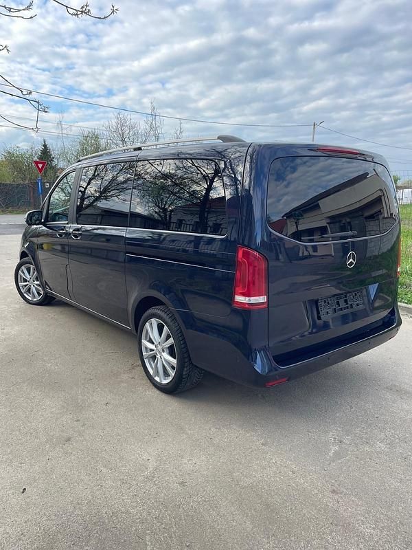 Gebraucht Mercedes V220 163 PS (119 kW) 2015 Blau Van / Kleinbus