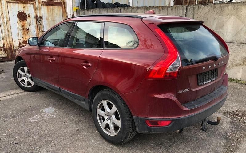 Gebraucht Volvo XC60 163 PS (119 kW) 2010 Rot SUV