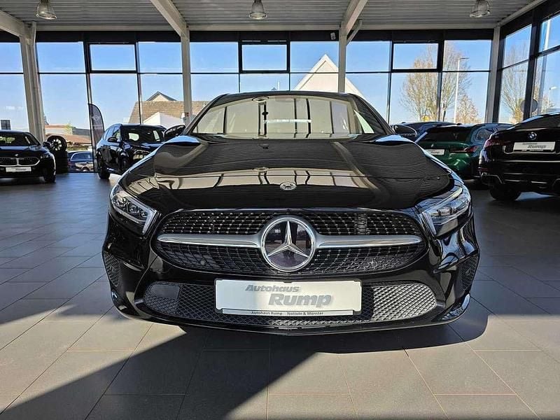Gebraucht Mercedes A250 Progressive 224 PS (164 kW) 2019 Kosmosschwarz metallic Limousine