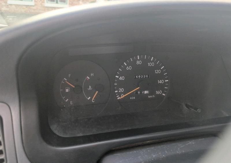 Gebraucht Toyota HiAce 75 PS (55 kW) 1998 Rot Van / Kleinbus