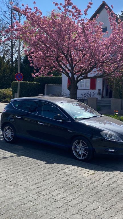Schwarz Gebraucht 2011 Lancia Delta Limousine | 3.800 € (Guter Preis) - Bild 1/4