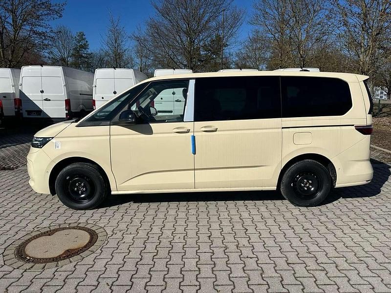 Neu VW Multivan 150 PS (110 kW) 2025 Hellelfenbein Van