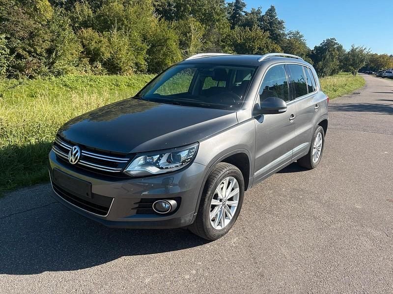 Grau Gebraucht 2012 VW Tiguan SUV | 9.840 € (Etwas zu teuer) - Bild 1/4
